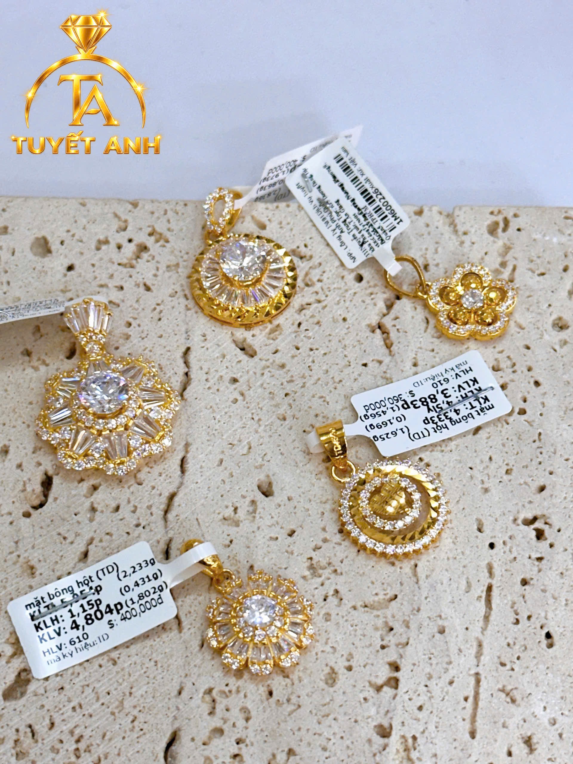 Mặt dây vàng 610