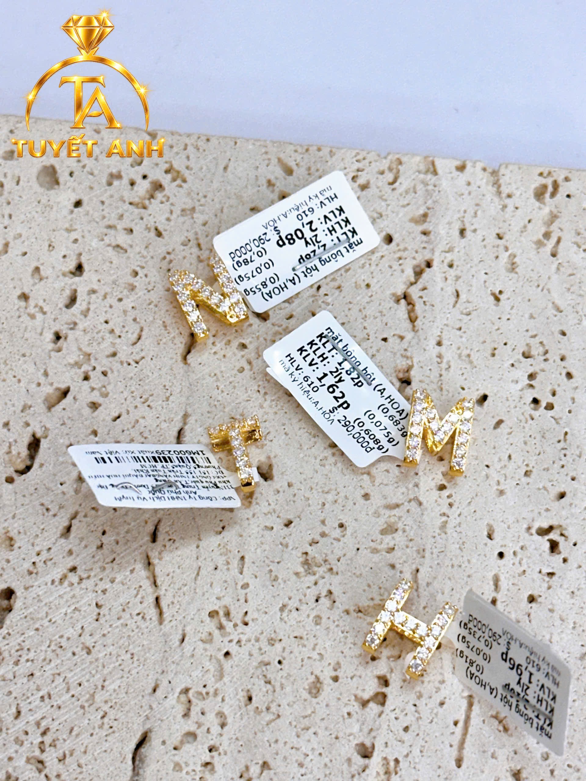Mặt dây vàng 610