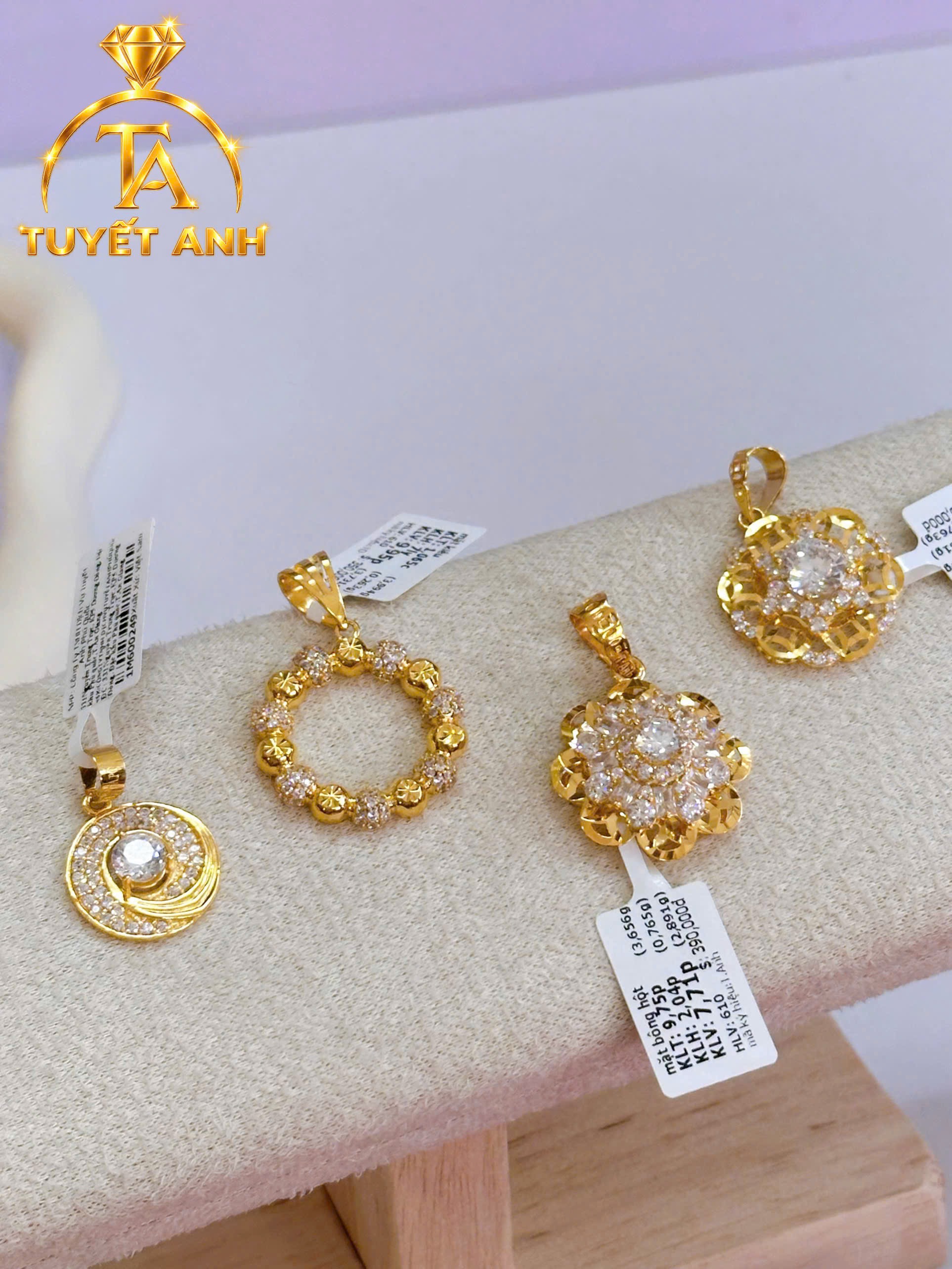 Mặt dây vàng 610