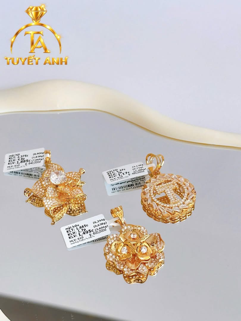 Mặt dây vàng 610