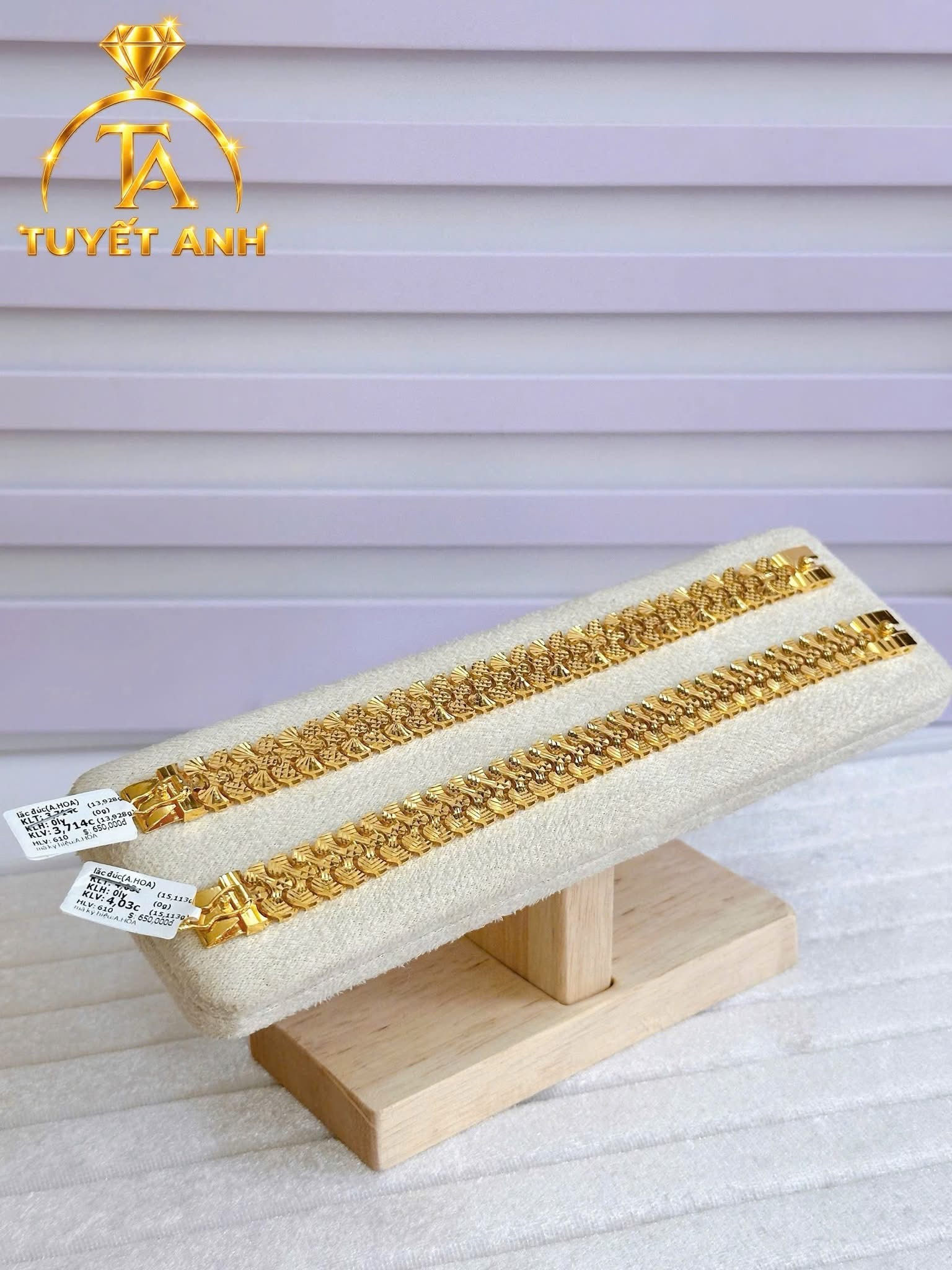 Lắc vàng 610
